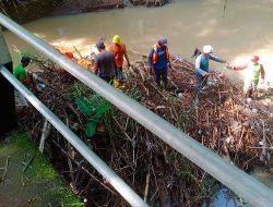 Pemerintah Kota Kediri Berkolaborasi Bersihkan Sungai Kedak dari Sampah