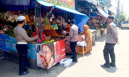 Tingkatkan patroli di bulan suci ramadan polsek babat sasar pasar tradisional dan pertokoan