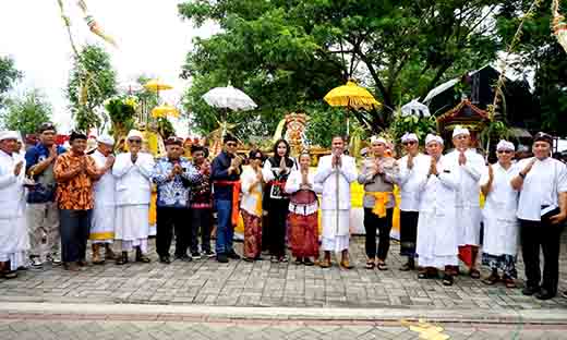 Wabup sidoarjo hj. mimik idayana hadiri kegiatan melasti umat hindu sidoarjo