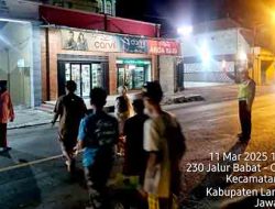 Wujudkan Rasa Aman Bagi Masyarakat Polsek Babat Melakukan Pengamanan Sholat Tarawih