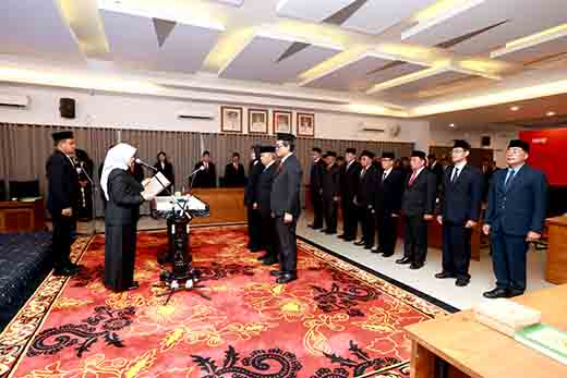 Bupati banyuwangi resmi lantik tujuh pejabat eselon ii, dorong inovasi dan kolaborasi