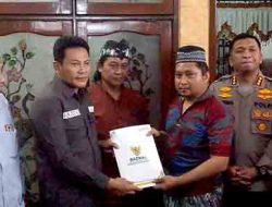 Bupati Sidoarjo H. Subandi Takziah ke Keluarga Korban Longsor Pacet, Wujud Empati dan Solidaritas