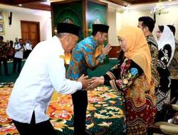 Bupati tuban hadiri halalbihalal bersama gubernur jawa timur di gedung grahadi, perkuat sinergi antar daerah 3