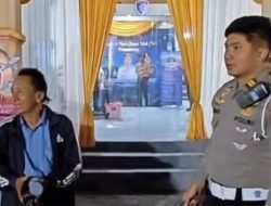 Polisi Antarkan Pemudik Hingga Kampung Halaman Saat Ketinggalan Bus di Terminal Gresik