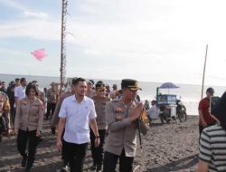Libur Lebaran Kapolres Jember dan Jajaran Patroli Dialogis di Lokasi Wisata