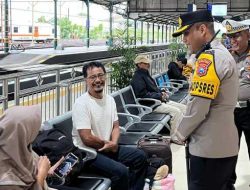 Pastikan Mudik Nyaman Kapolres Madiun Kota Pantau Keamanan di Stasiun Kereta Api