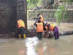 DPUPR Kota Kediri Bersihkan Sungai Kedak di Kelurahan Pojok Usai Hujan Deras