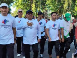 Bupati Takalar Daeng Manye Lepas Peserta Gerak Jalan Santai Pada Peringatan Hardiknas Tingkat Kab. Takalar