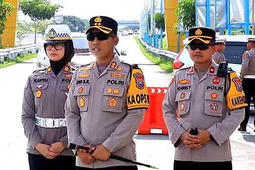 Kapolres cek arus lalin keluar masuk gerbang tol ngawi
