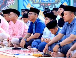 Kapolres dan Anggota Polres Ngawi Laksanakan Salat Ied di lapangan Masjid Miftahul Huda