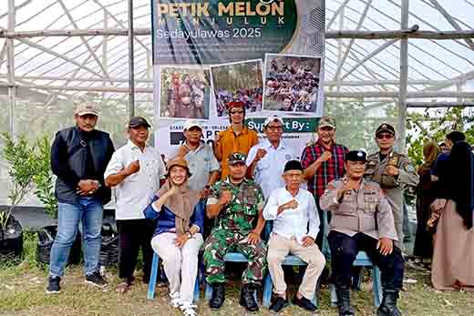Meriah dan penuh kehangatan, festival kupat lepet dan wisata petik melon di desa sedayulawas