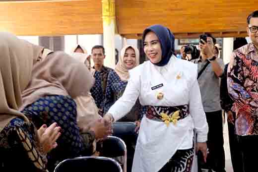 Mimik idayana profesionalisme pendidik dapat mewujudkan pendidikan akhlak sebagai pondasi karakter anak sekolah dasar