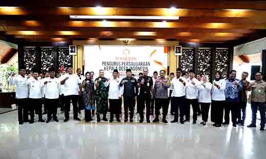 Pkdi sidoarjo dilantik, bupati h.subandi 2