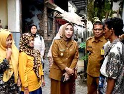 Pemkab Sidoarjo Peduli Kesejahteraan Masyarakat, Wakil Bupati Hj. Mimik Idayana Sidak RTLH di Desa Lemahputro