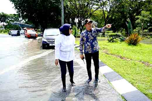 Pemkab sidoarjo tangani banjir dan dampak angin kencang