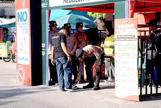Polres ngawi amankan pertandingan sepak bola liga 4 nasional di stadion ketonggo 2