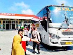 Polres Ngawi Gelar Operasi Mudik Aman, Keluarga Nyaman di Terminal Kertonegoro