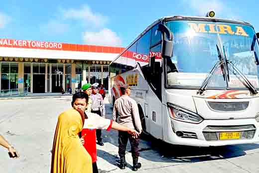 Polres ngawi gelar operasi mudik aman, keluarga nyaman di terminal kertonegoro