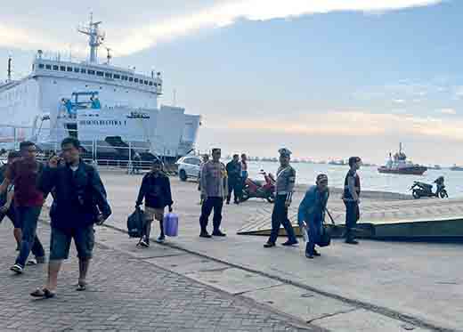 Polres pelabuhan tanjung perak optimalkan pelayanan arus balik jalur laut