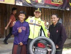 Polres Ponorogo Respon Cepat Bantu Pemudik yang Mengalami Kendala di Jalan