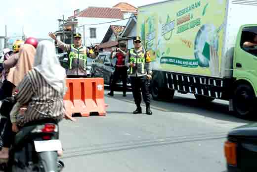 Puncak arus balik di tanah merah, kapolres bangkalan bersama tim urai turun ke jalan