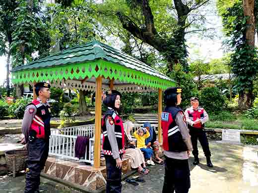 Sat samapta polres kediri patroli tempat wisata berikan rasa aman pada pengunjung