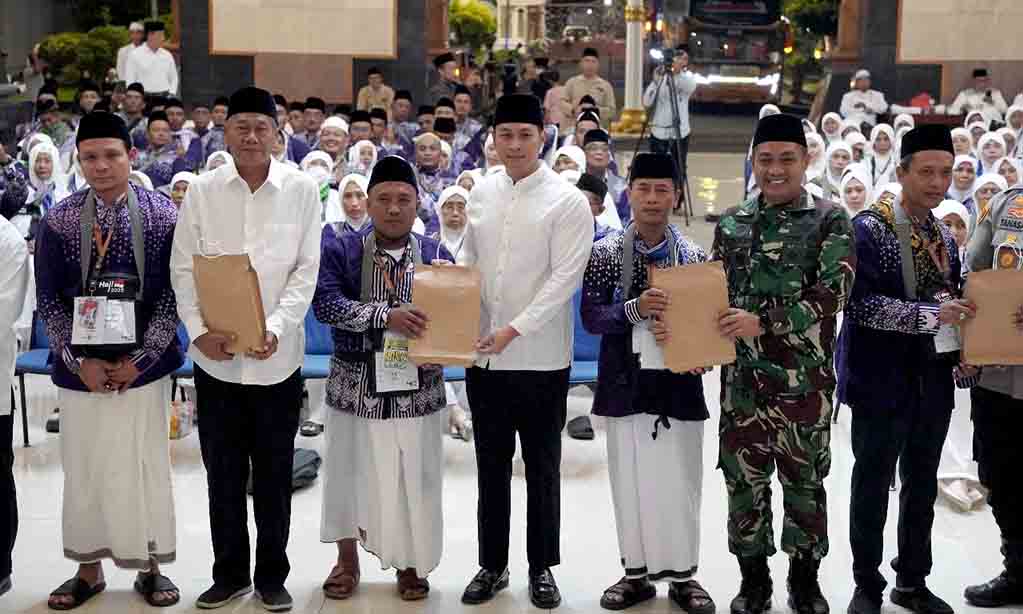 Bupati tuban berangkatkan jemaah calon haji kloter 68