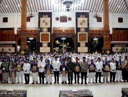 Bupati tuban berangkatkan jemaah calon haji kloter 68 2