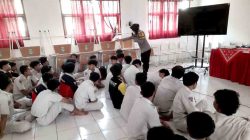 Bu Bhabin di Ngawi Sosialisasi Sukses Menggapai Masa Depan di SMK PGRI 2 Geneng