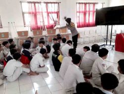 Bu Bhabin di Ngawi Sosialisasi Sukses Menggapai Masa Depan di SMK PGRI 2 Geneng