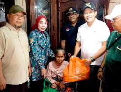 Bupati Sidoarjo Serahkan Kursi Roda kepada Warga Krian, Bukti Nyata Kepedulian Pemerintah