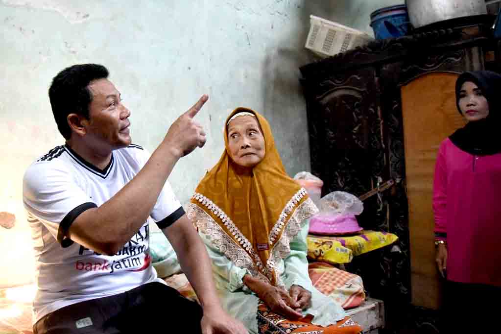 Bupati sidoarjo sidak rtlh dan tinjau kualitas bantuan permakanan bagi lansia 3