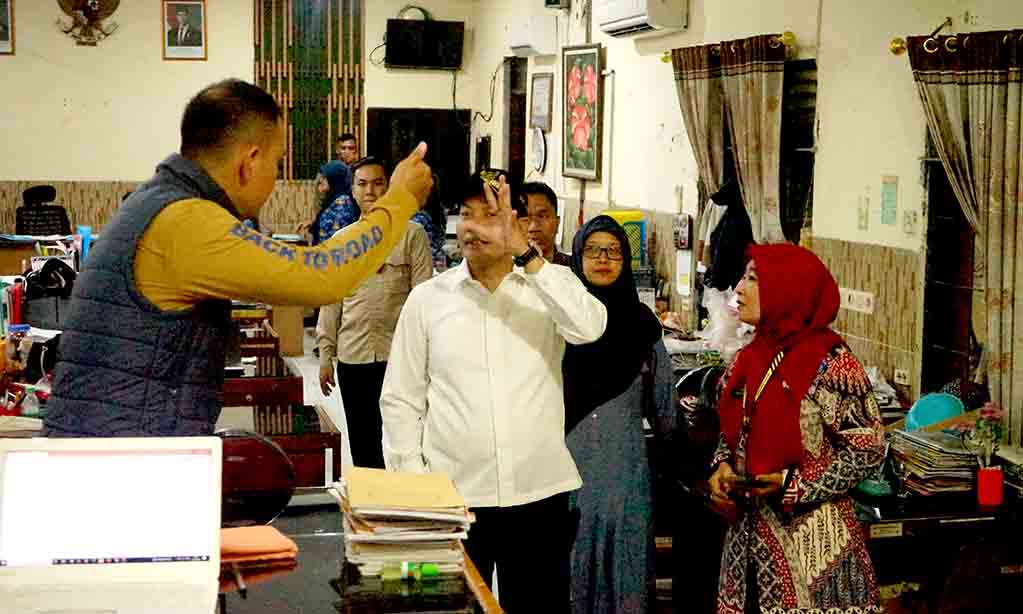 Bupati subandi sidak ke smpn 3 porong, respon kerusakan atap kelas