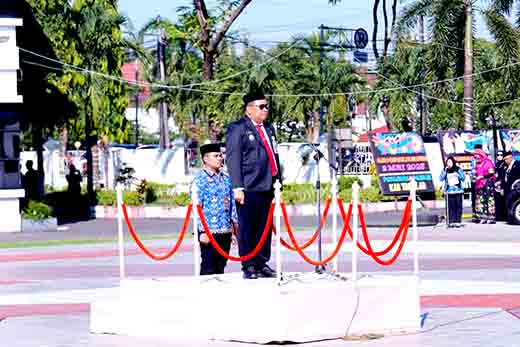 Bupati takalar daeng manye irup pada upacara peringatan hari pendidikan nasional tingkat kab. takalar