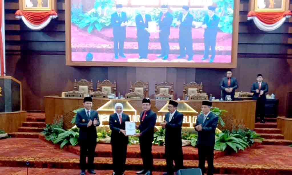 Dprd terima dan setujui lkpj gubernur jatim 2024