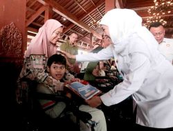 Gubernur Khofifah Salurkan Bantuan dan Dorong Pemberdayaan Masyarakat Ponorogo