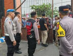 Polres Kediri Kawal Keberangkatan Jamaah Haji Kloter Pertama Tahun 2025