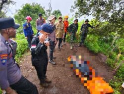 Penuh Perjuangan Polisi Bersama Tim SAR Berhasil Evakuasi Jenazah Pendaki di Gunung Saeng Bondowoso