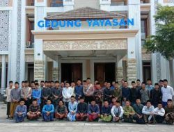 Satlantas Polres Kediri Kota Gelar Coaching Clinic di Ponpes Lirboyo, Dukung Tertib Lalu Lintas Sosialisasi Safety Riding Santri Jadi Langkah Edukatif dalam Operasi Pekat II Semeru 2025