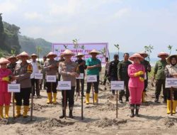 Sambut Hari Bhayangkara ke-79 Polres Tulungagung dan Bhayangkari Gelar Baksos dan Tanam Mangrove