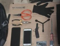 Polrestabes Surabaya Berhasil Amankan Dua Tersangka Curat Spesialis Minimarket