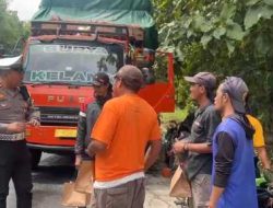 Polres Situbondo Berbagi Makanan Gratis Untuk Sopir Truk dan Angkutan Umum