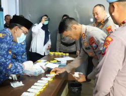 Tegas dan Bersih, 39 Pejabat Utama Polresta Malang Kota Jalani Tes Urine Usai Upacara Kebangkitan NasionalTegas dan Bersih, 39 Pejabat Utama Polresta Malang Kota Jalani Tes Urine Usai Upacara Kebangkitan Nasional