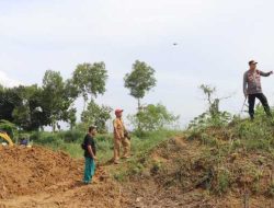 Mitigasi, Kapolres Sumenep Cek Lokasi Tanggul Jebol di Desa Patean
