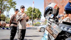 Kapolres ngawi cek kendaraan dinas dan senjata api