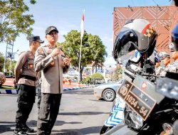Kapolres Ngawi Cek Kendaraan Dinas dan Senjata Api Personel