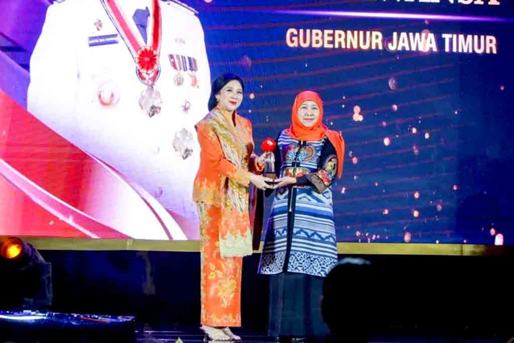 Khofifah raih penghargaan bergengsi di cnn indonesia leading women awards 2025