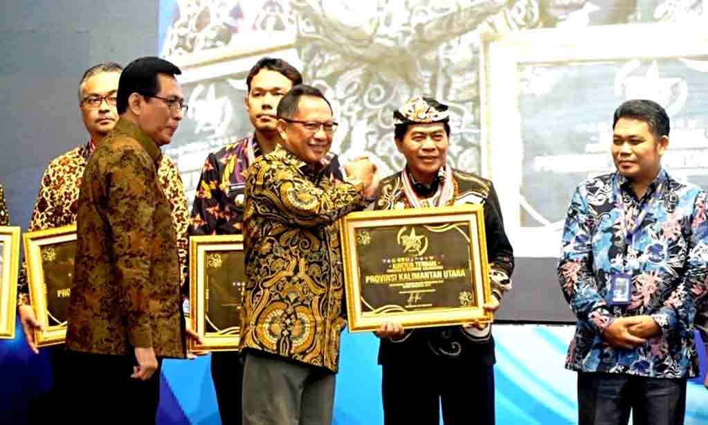 Komitmen tingkatkan pelayanan publik, raih penghargaan spm awards 2025