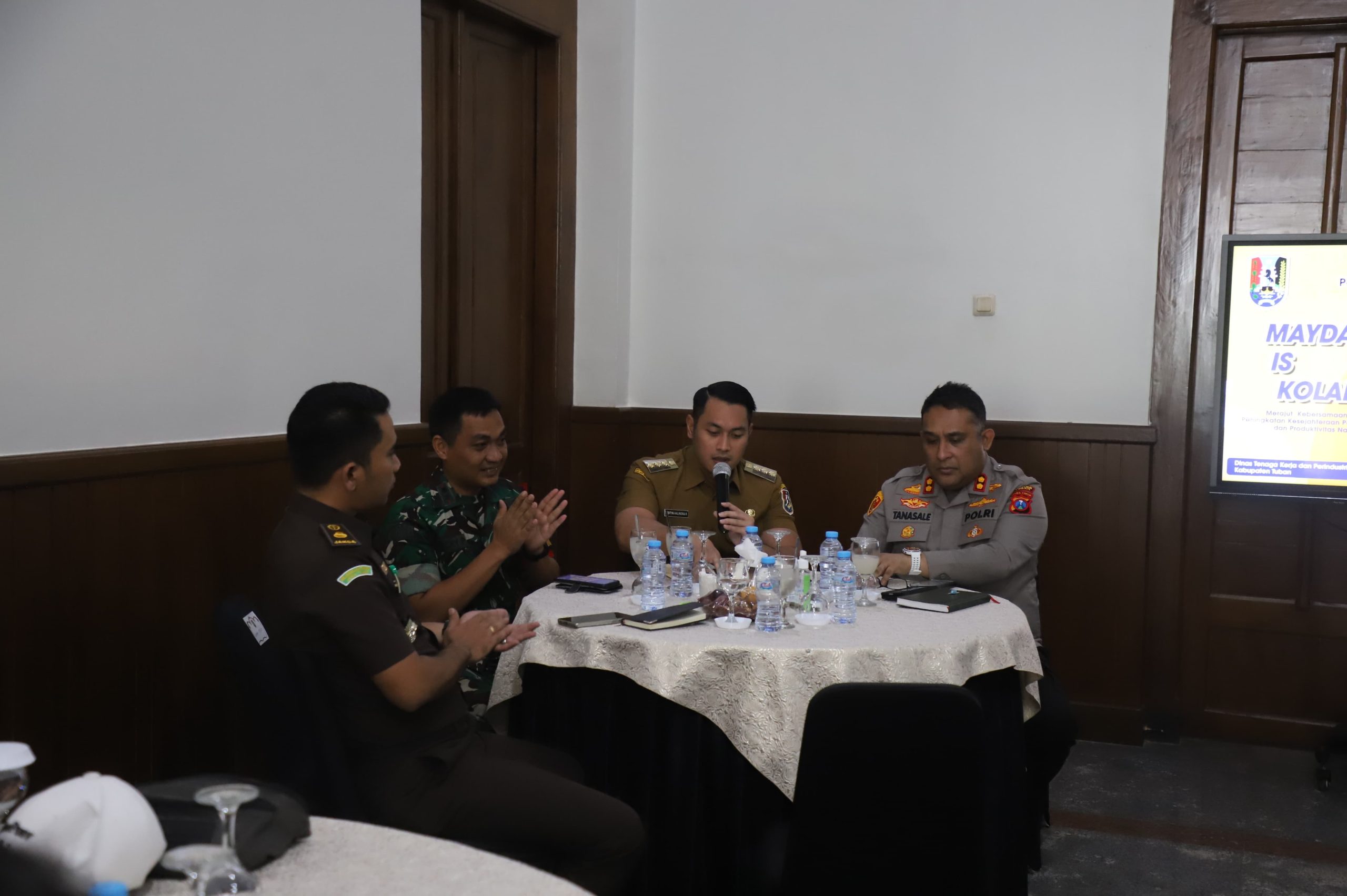 Mas lindra didampingi forkopimda dialog bersama pengusaha