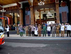 Pelepasan kloter terakhir jemaah haji kabupaten tuban berlangsung khidmat 2